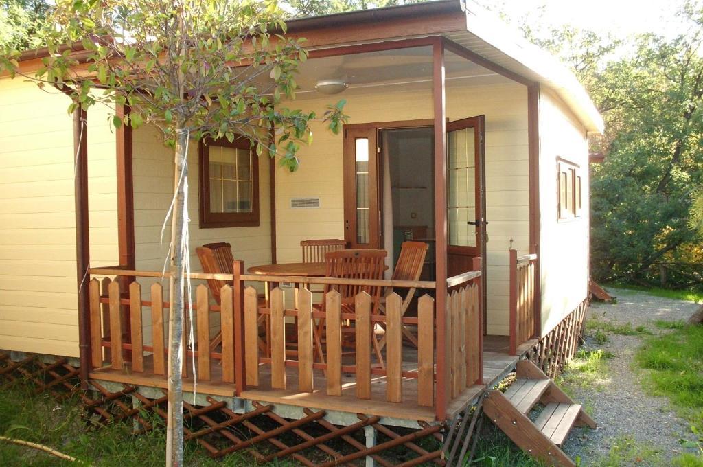 Campeggio Pian Dei Boschi Pietra Ligure Habitación foto
